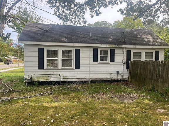 2nd image of 2702 Jones St