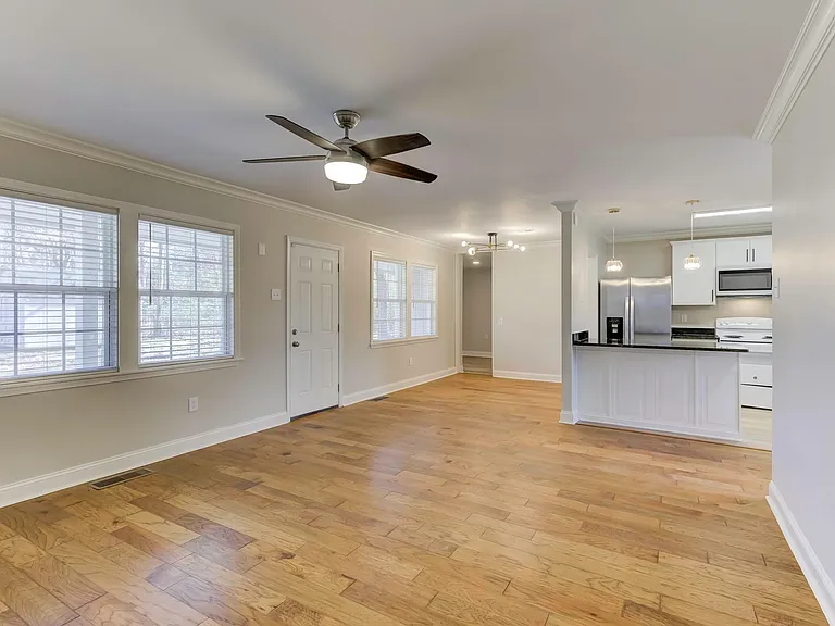 464 S White Station Rd — Photo 32