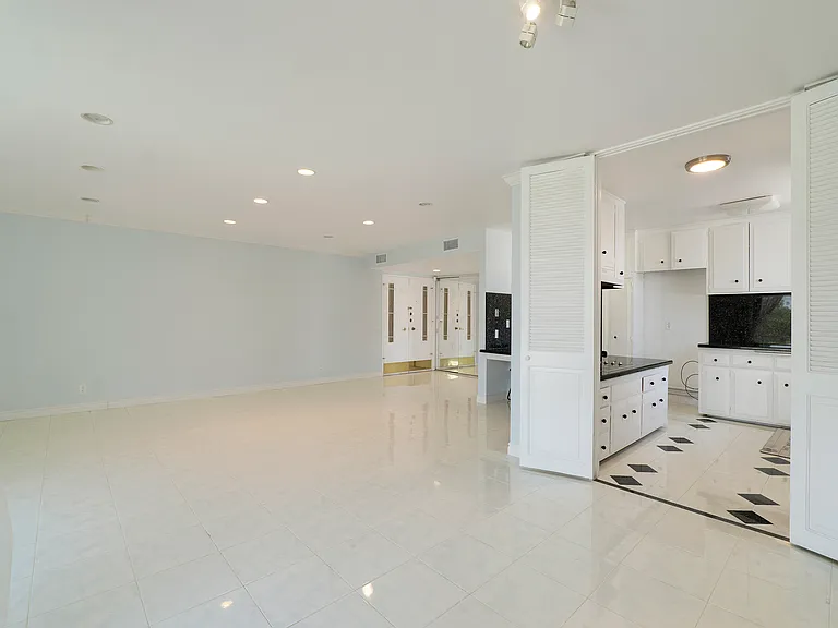 5301 Balboa Blvd #Q302 — Photo 12