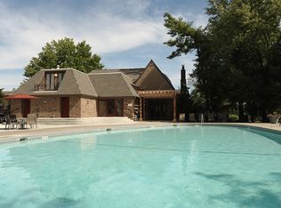 8911 W 102nd Ter, Overland Park, KS 66212
