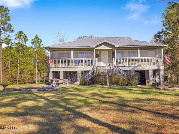 2529 Indian Point Pkwy, Gautier, MS 39553