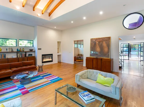 712 Ladd Road image 5 of 32