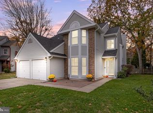 5 Hampton Ct, Mount Laurel, NJ 08054