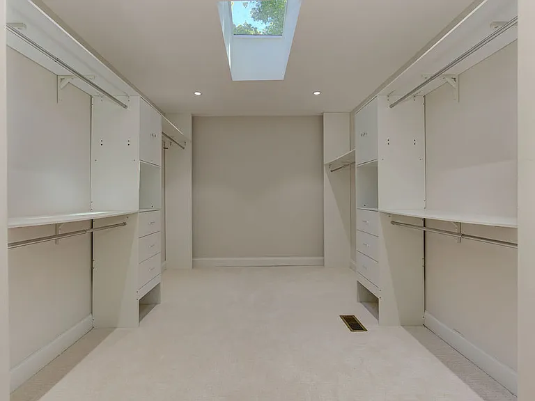 250 Bruton Way — Photo 27