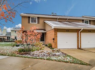 1520 Johnstown Ct, Wheaton, IL 60189