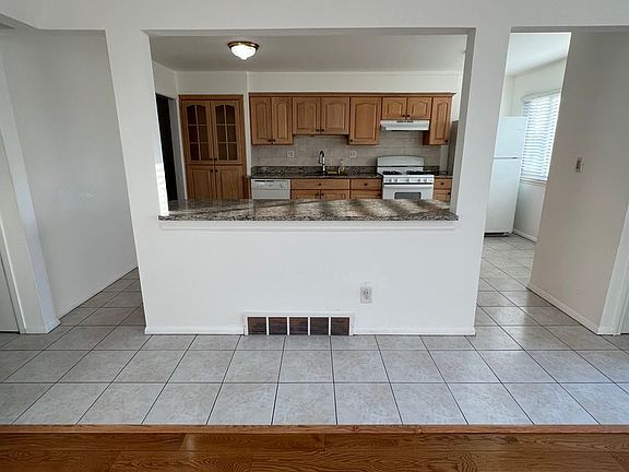 3rd image of 24610 Blackmar Ave