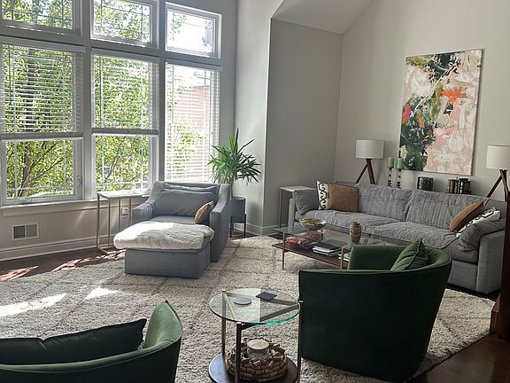 3rd image of 422 Sweetbriar St