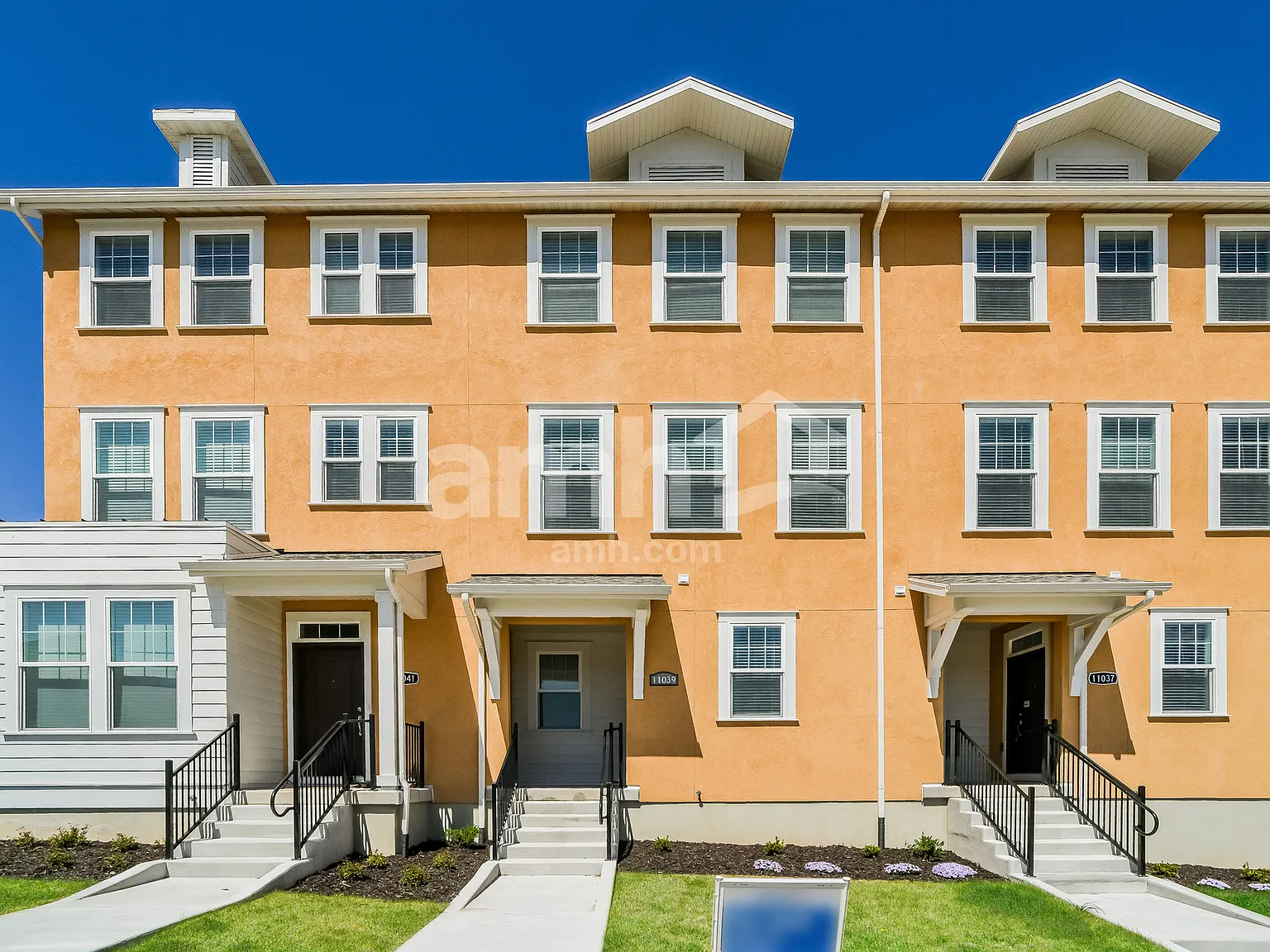 3 bed, 2.5 bath, 1587 sqft, $2,190 — Photo 1