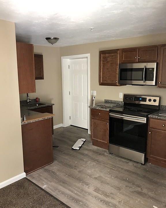 2nd image of 409 Somerset Ave #3
