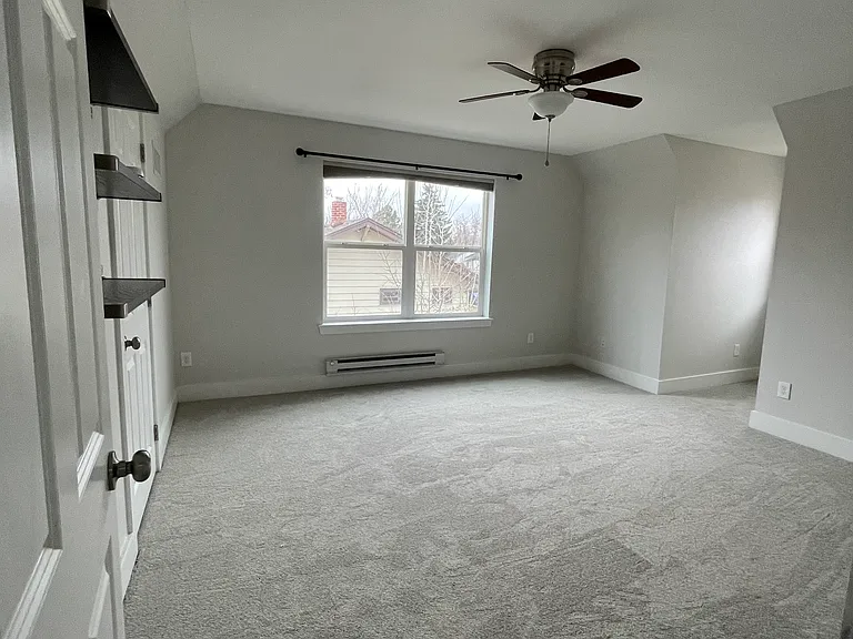 Guest Bedroom 1 (approx.. 13'x13')