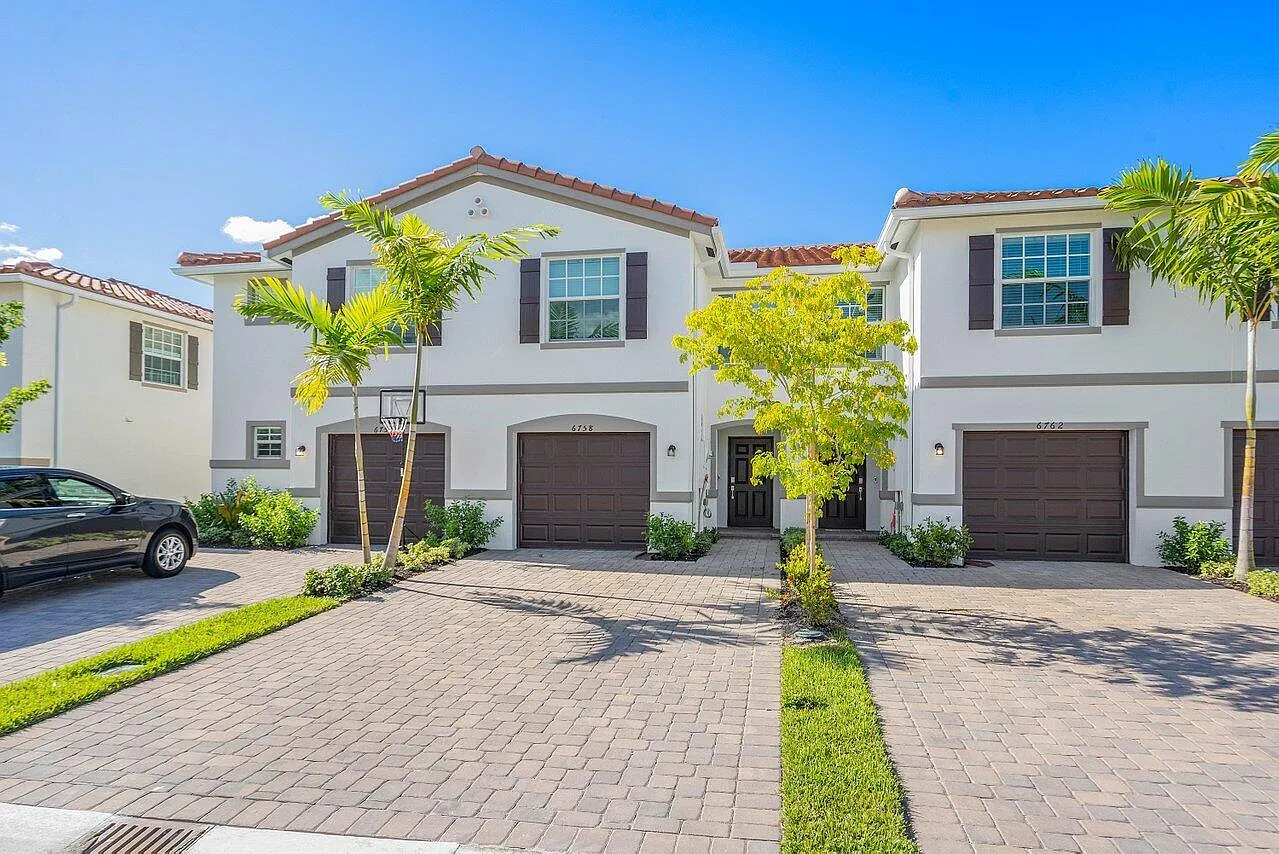 3 bed, 2.5 bath, 1568 sqft, $3,100 — Photo 3