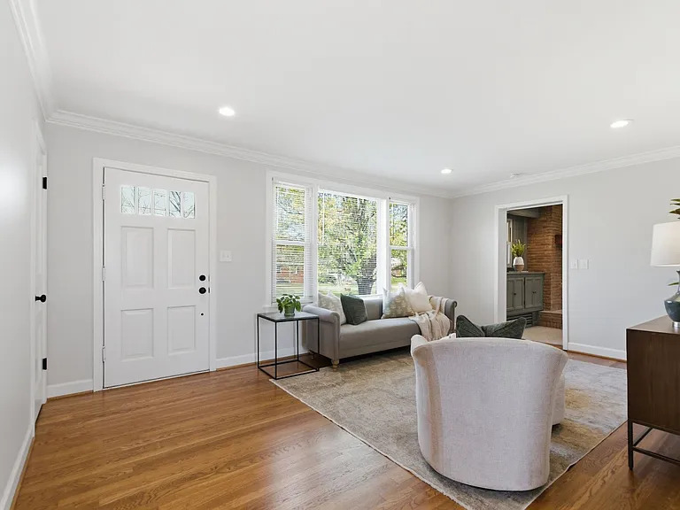 409 Barbara Dr — Photo 11