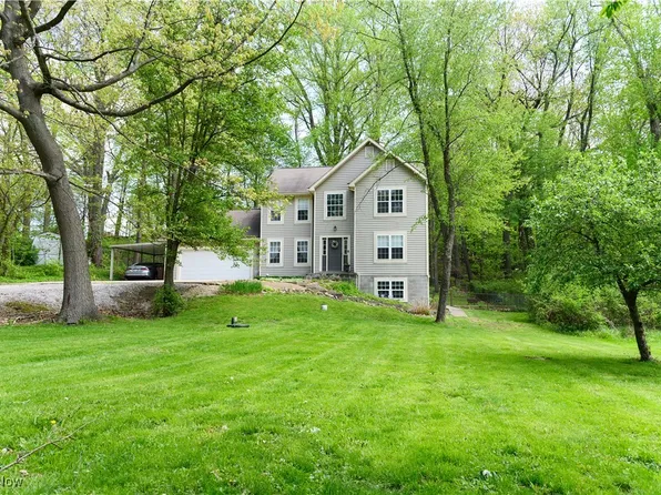 3153 Ethan Allen Rd, Barberton, OH 44203