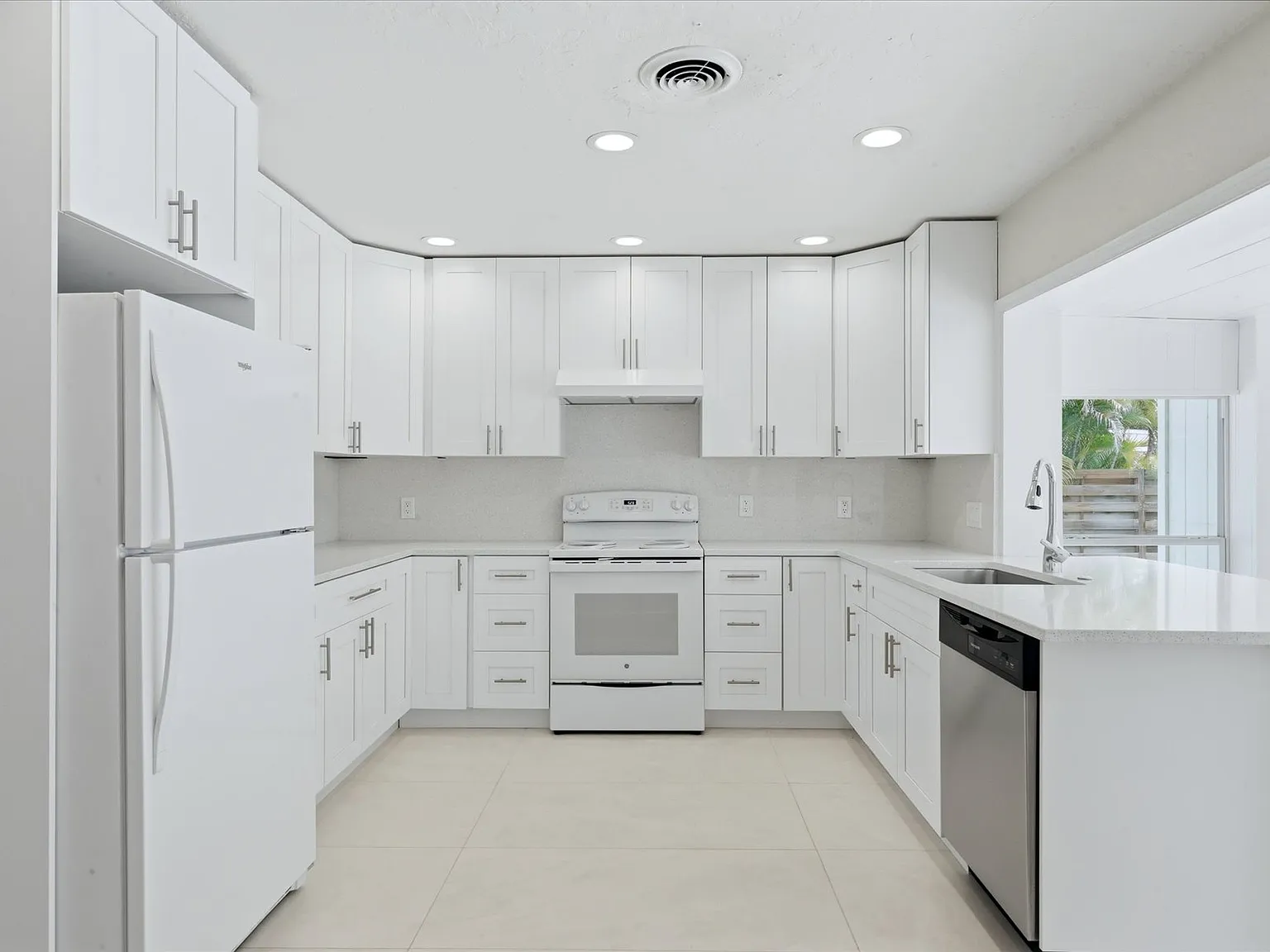 4 bed, 2080 sqft, $4,200 — Photo 3