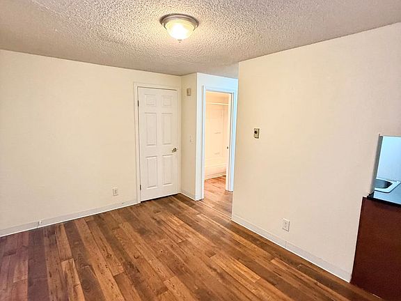 4th image of 4259 8th Ave NE APT 4
