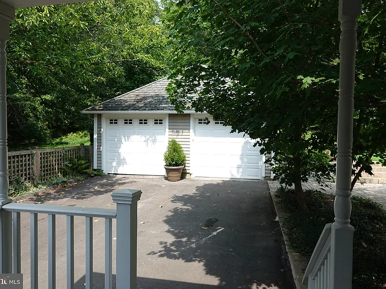 36 Hart Ave — Photo 68