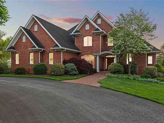 2nd image of 537 Montclaire Dr