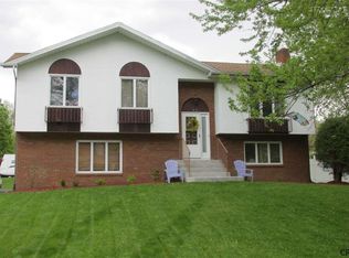 42 Aspen Cir, Albany, NY 12208