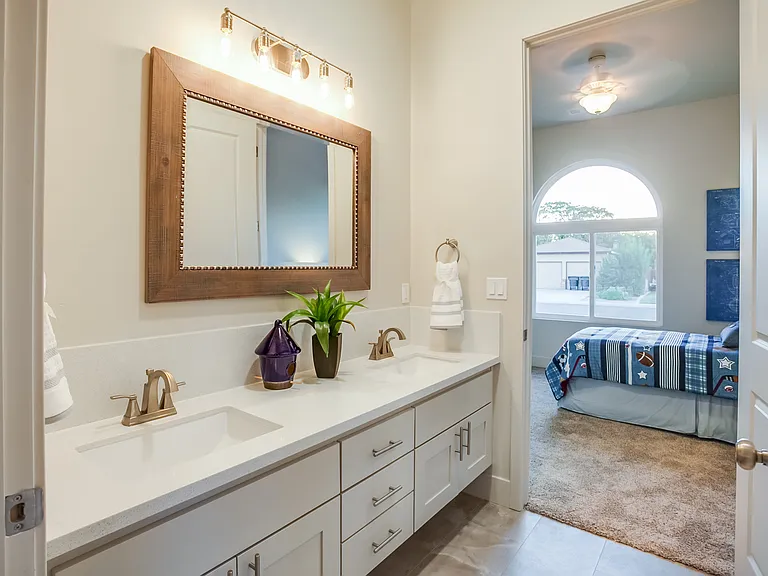 924 Vera Ave — Photo 6