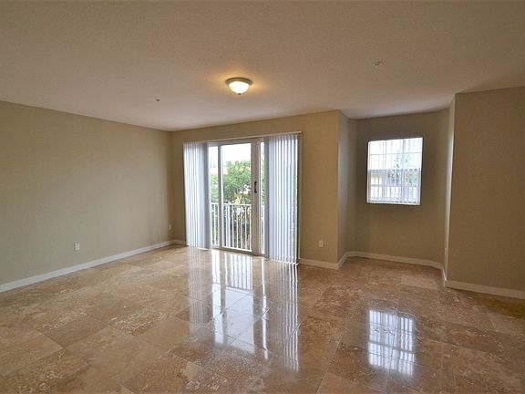 4th image of 2725 NE 8th Ave APT 106