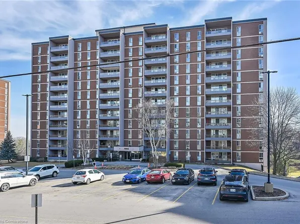 1966 Main St W #203, Hamilton, ON L8S 1J6