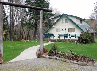 151 Greenview Dr, Cave Junction, OR 97523