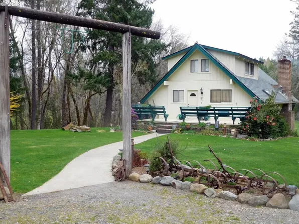 151 Greenview Dr, Cave Junction, OR 97523