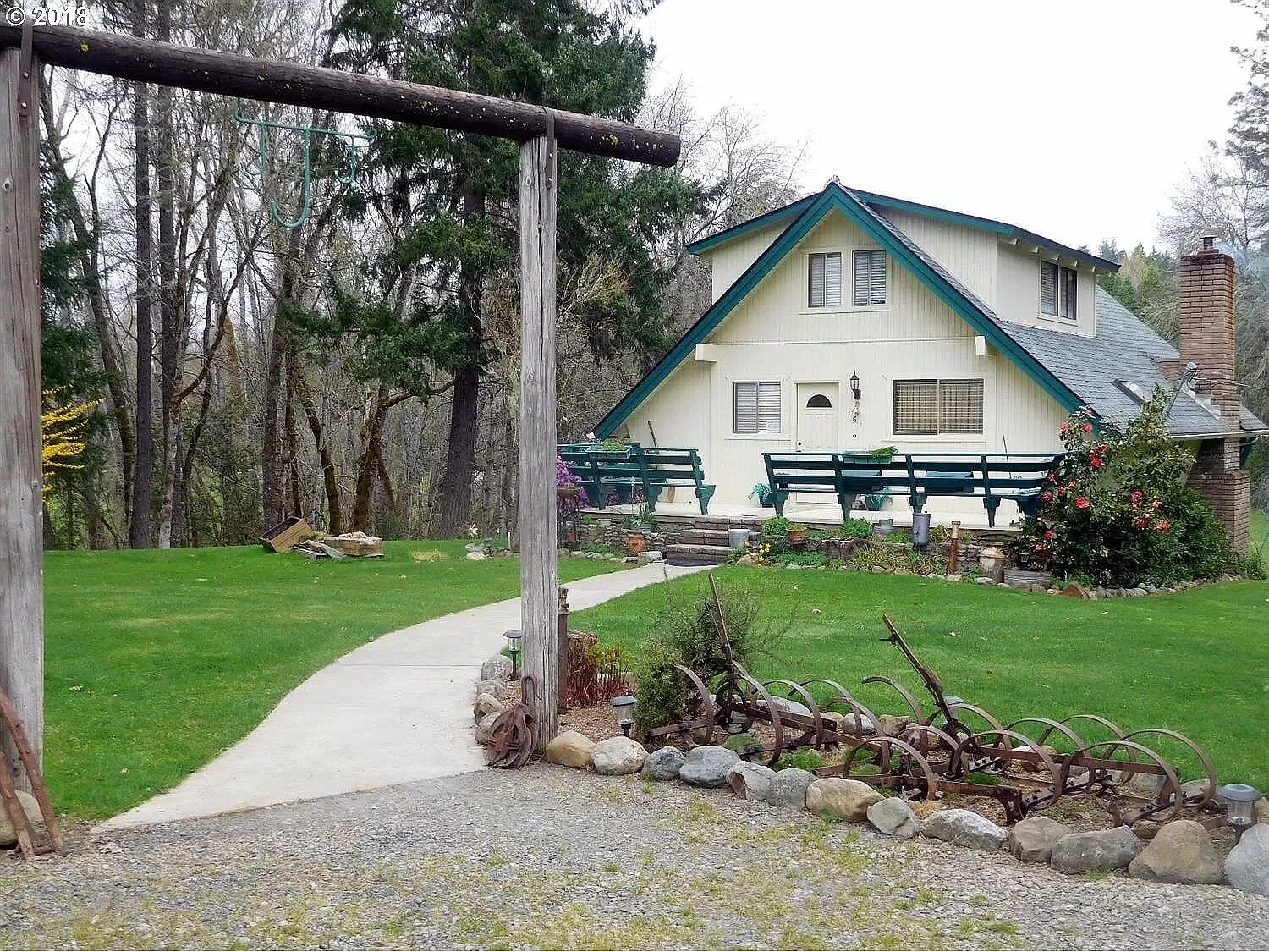 151 Greenview Dr photo 1