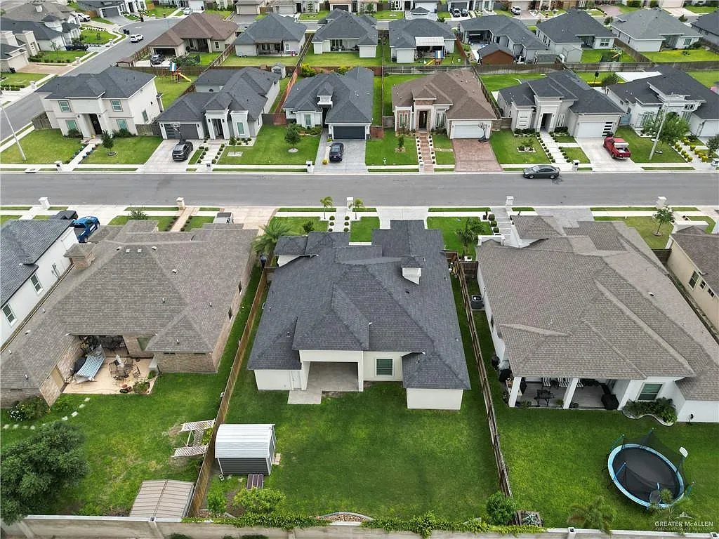 2 bed, 4.5 bath, 2057 sqft, $2,400 — Photo 4