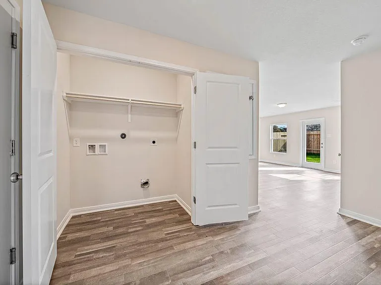 1116 Richard St — Photo 2