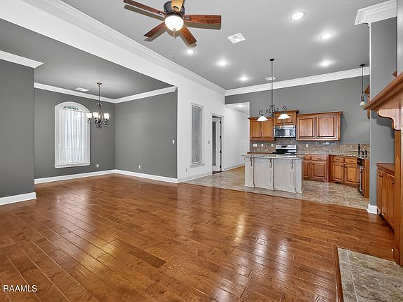 5th image of 106 Shadow Springs Dr