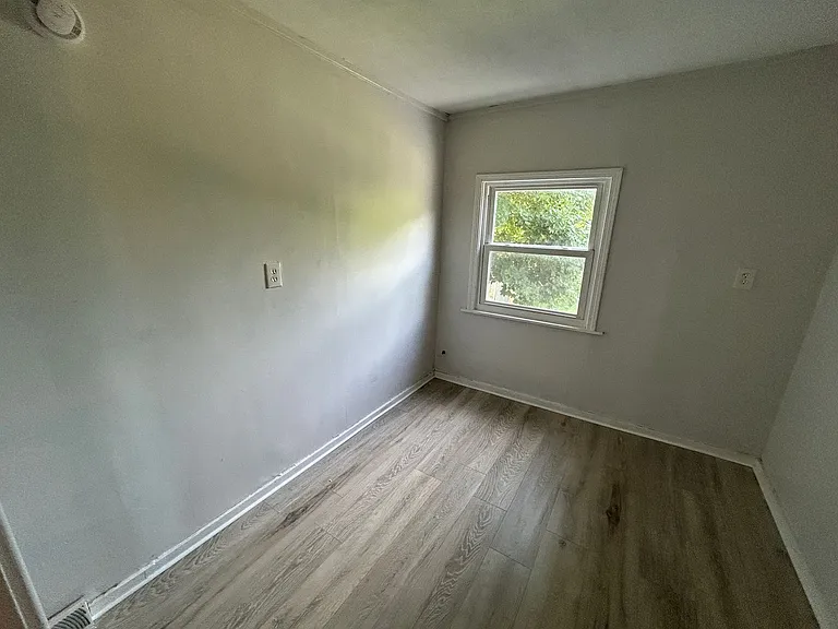 640 W 13th St — Photo 22