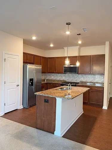 1020 Sycaten St Photo 1