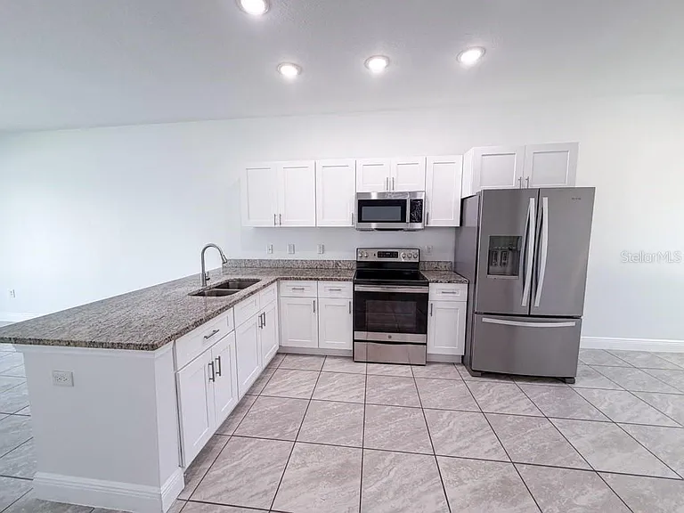 812 Glastonbury Dr — Photo 6