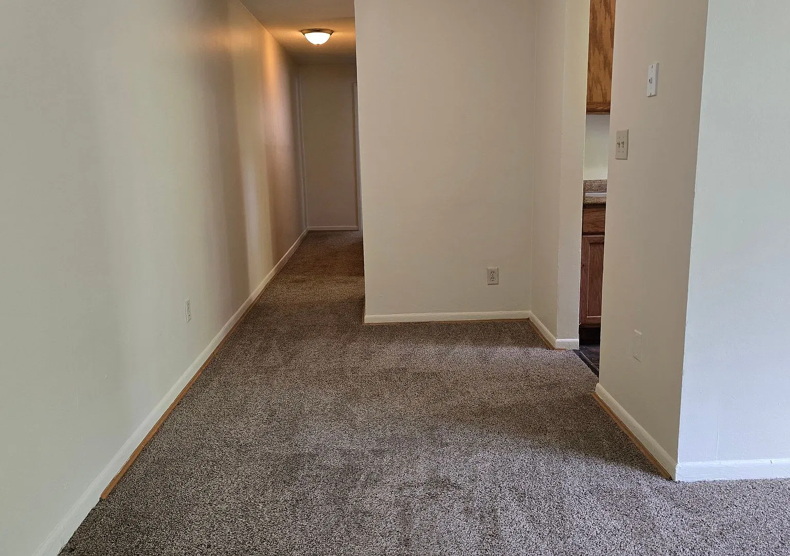 900 Mohawk Trail Apartments — Photo 4