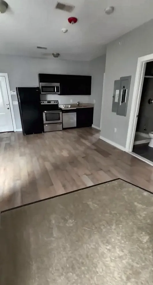 3 bed, $1,725 — Photo 1