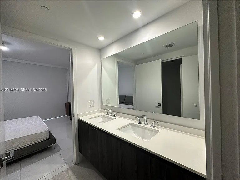 488 NE 18th St #2502 — Photo 8