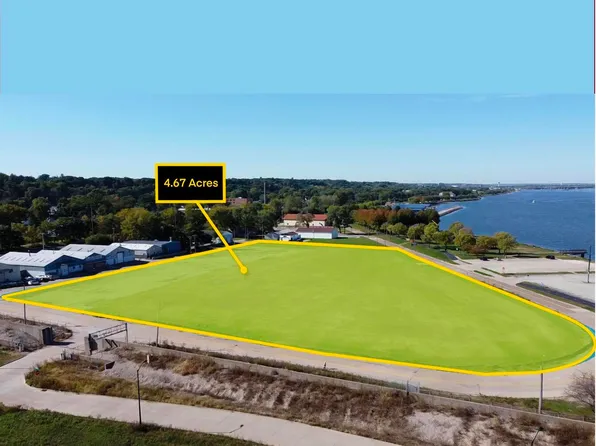 5420 Old River Dr, Moline, IL 61265