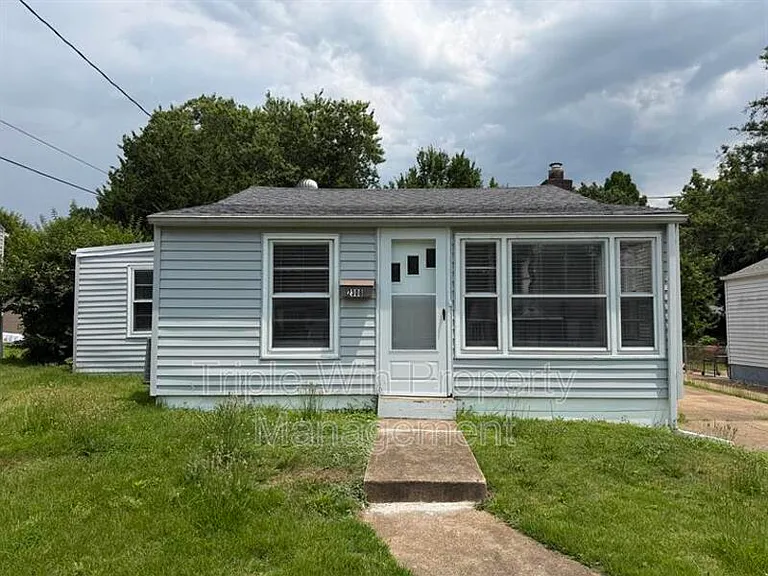 2308 Huntington Ave — Photo 2