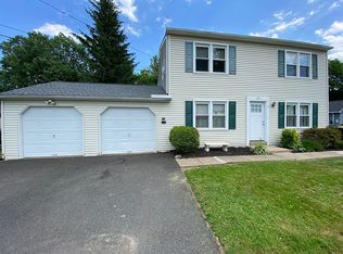 321 Garden Ave, Horsham, PA 19044