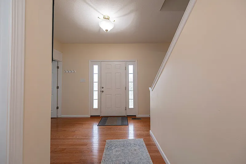4 bed, 2.5 bath, 2718 sqft, $3,250 — Photo 3