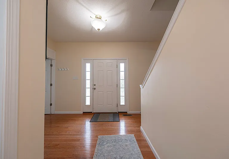 1909 Colonial Dr — Photo 3