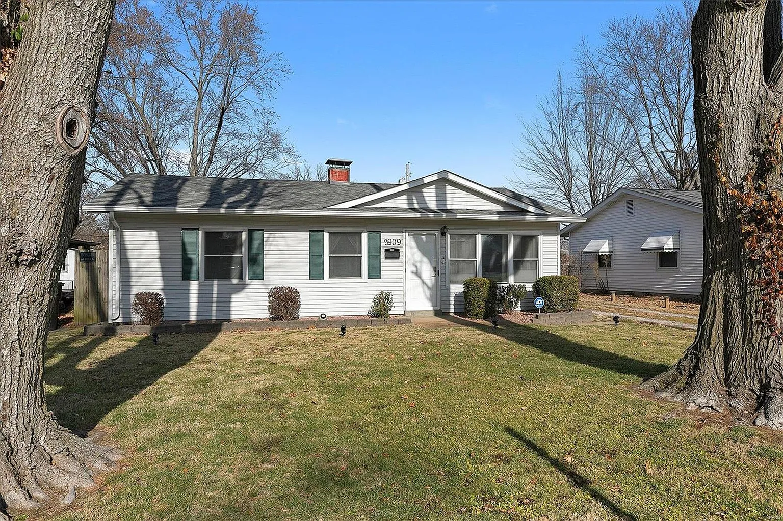3909 Memorial Dr photo 1