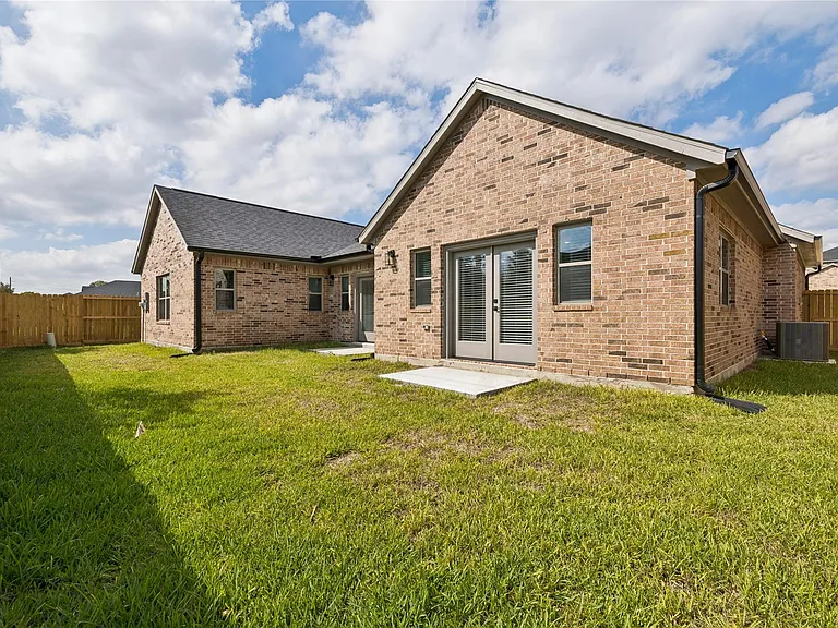 2618 Martinas Ct — Photo 23