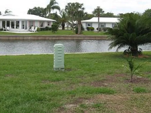 607 Fair Winds Dr, Nokomis, FL