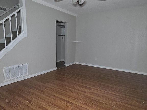 3rd image of 1461 S Pershing Ct