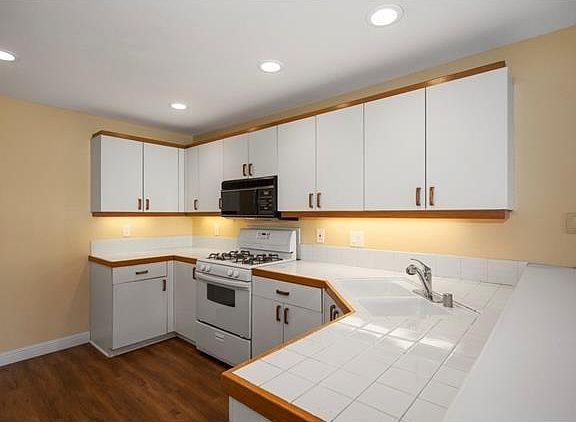 3rd image of 2915 Via Milano Unit 107