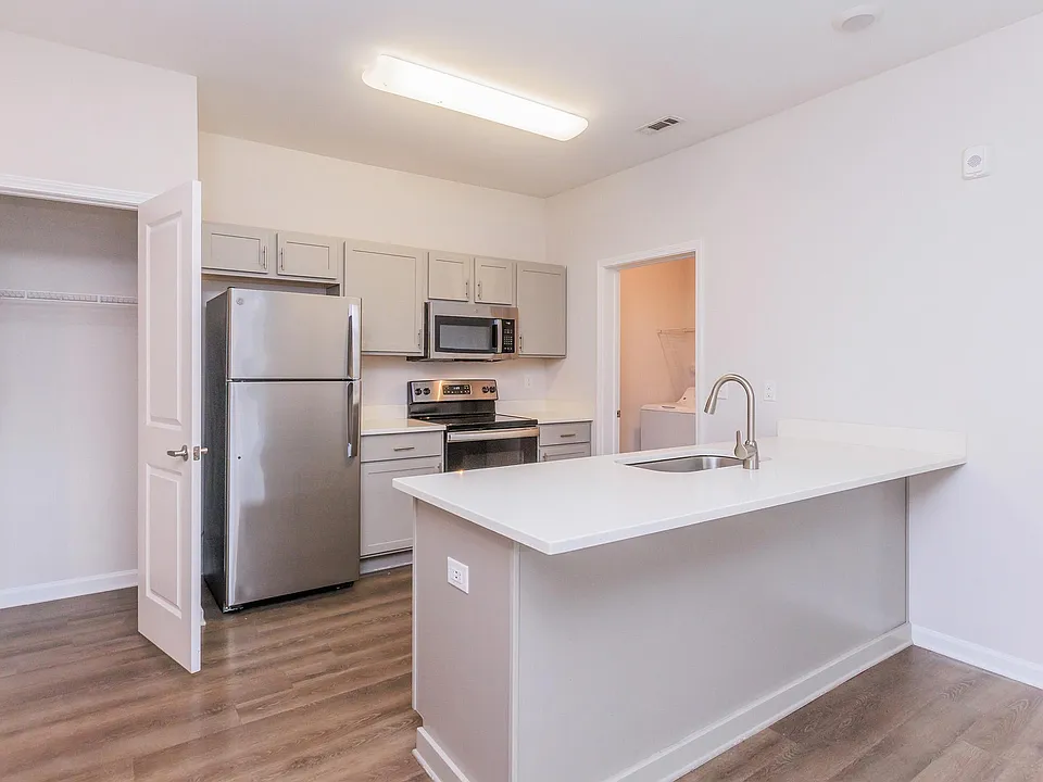Riverstone Apartments at Long Shoals