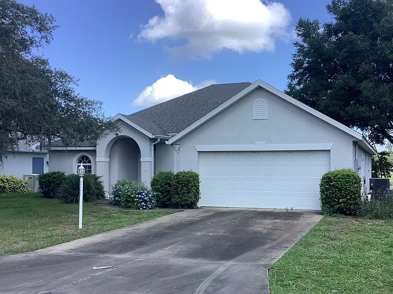 11225 Fountain Lake Blvd — Photo 1