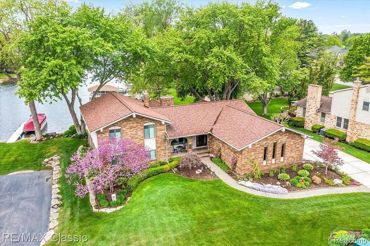 4773 Winewood Ln photo 1